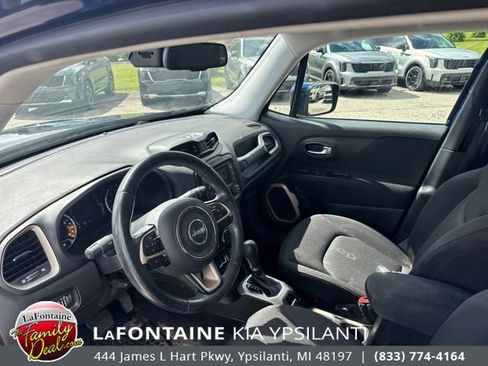 Used 2016 Jeep Renegade Latitude w/ Popular Equipment Group AWD/4WD image 9