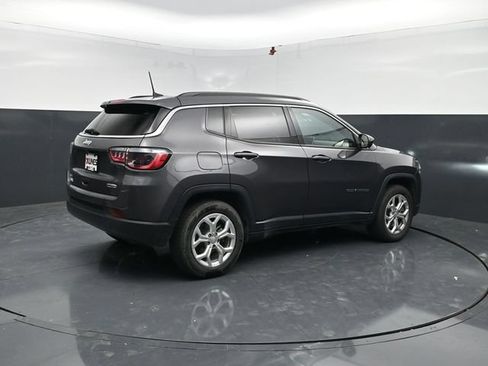 Used 2024 Jeep Compass Latitude AWD/4WD image 8