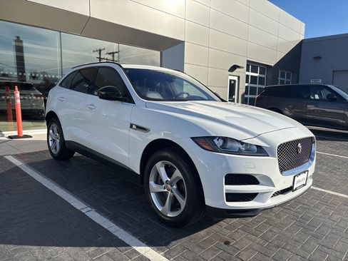 Used 2017 Jaguar F-PACE Premium image 8
