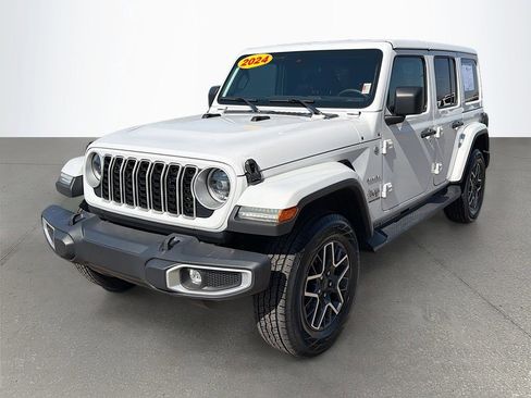 Used 2024 Jeep Wrangler Sahara image 9