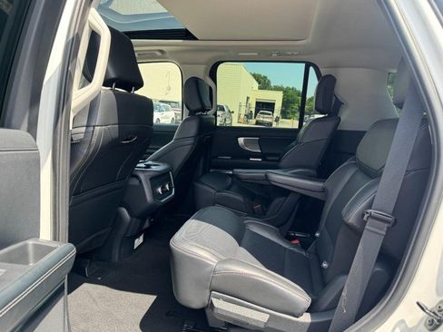 Used 2025 Ford Expedition Platinum AWD/4WD image 12