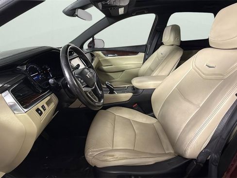 Used 2018 Cadillac XT5 Luxury w/ Driver Awareness Package image 17