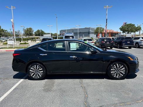 Used 2025 Nissan Altima 2.5 SV FWD image 6