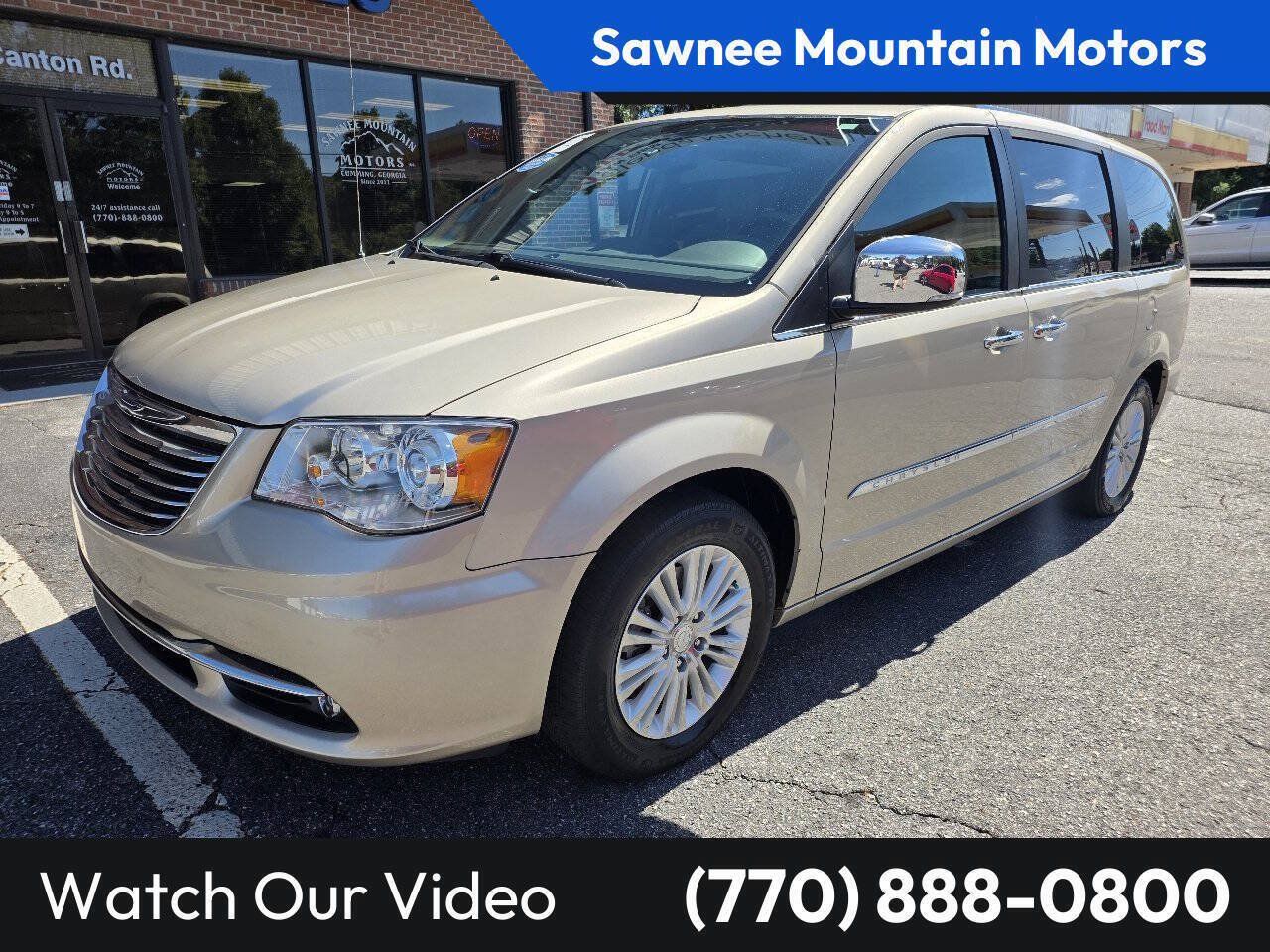 Used 2015 Chrysler Town & Country Limited Platinum FWD image 1