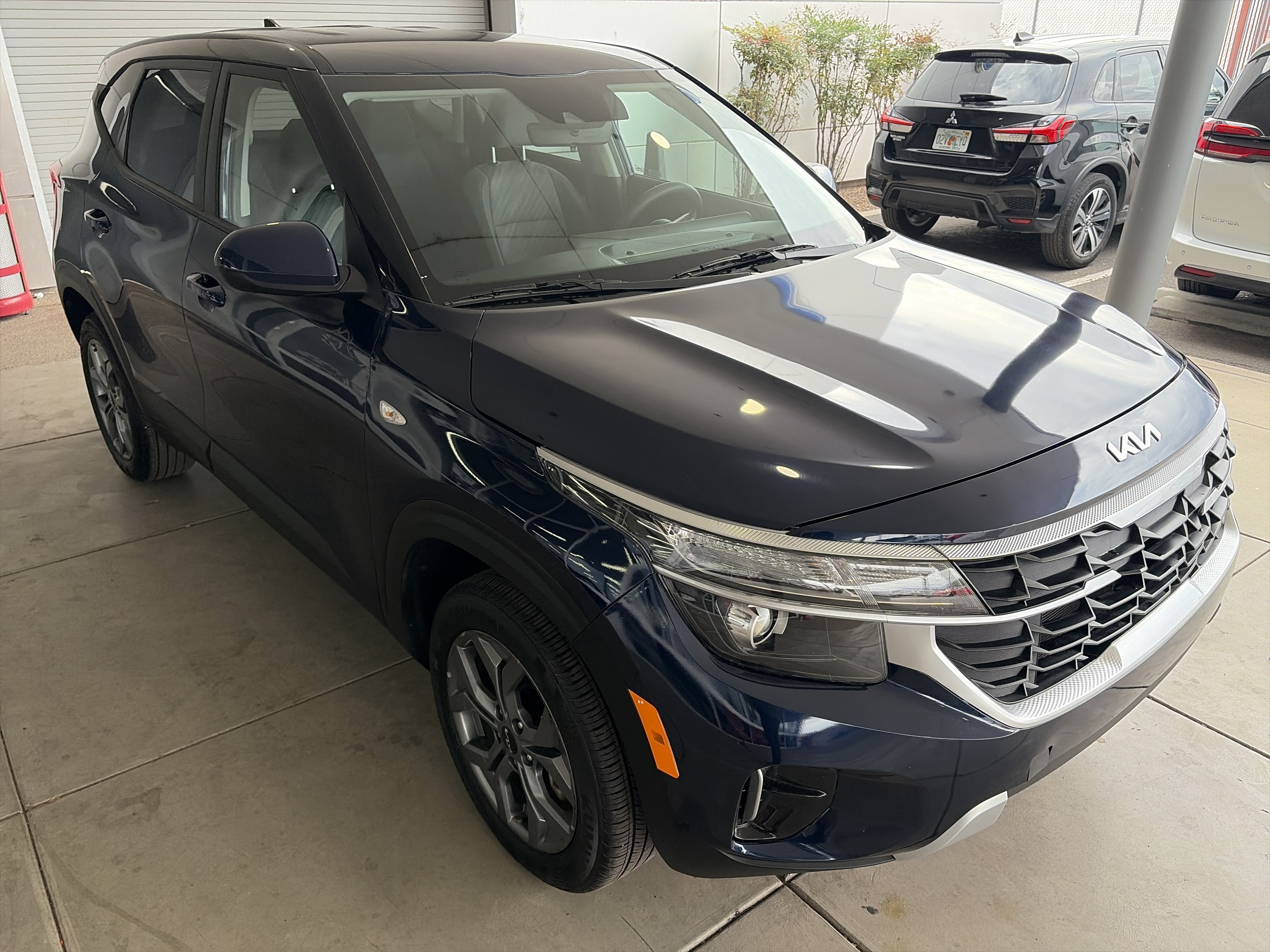 Used 2026 Kia Seltos LX AWD/4WD image 3