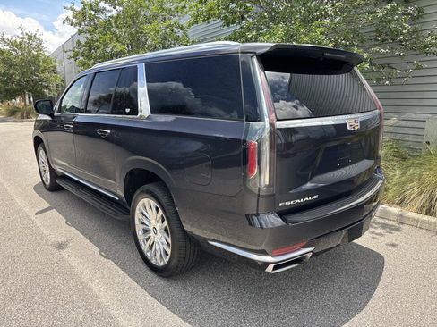 Used 2024 Cadillac Escalade ESV Premium Luxury AWD/4WD image 3