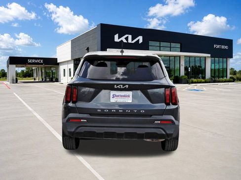 Used 2022 Kia Sorento LX FWD image 6