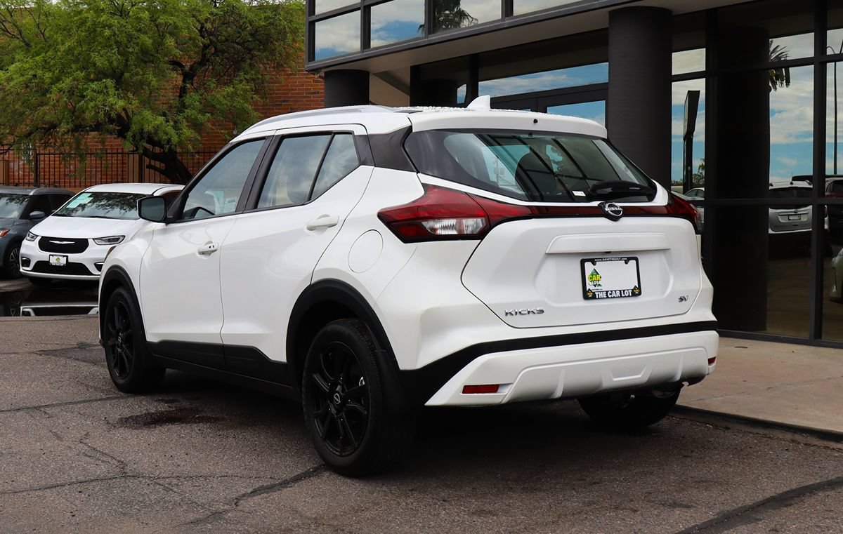 Used 2023 Nissan Kicks SV FWD image 9