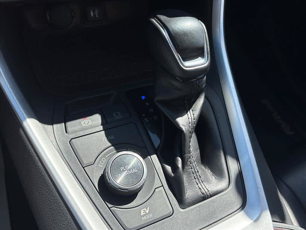 Used 2019 Toyota RAV4 Limited AWD/4WD image 18