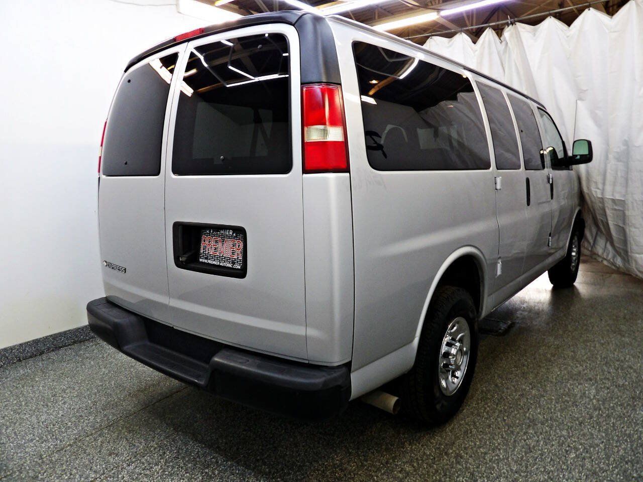 Used 2017 Chevrolet Express 2500 LS RWD image 5