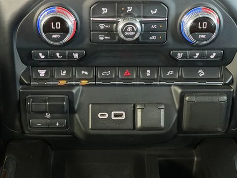 Used 2022 GMC Sierra 3500 Denali image 42