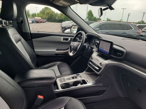 Used 2022 Ford Explorer XLT w/ Equipment Group 202A RWD image 29