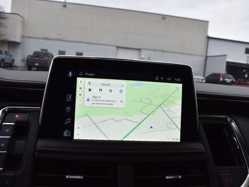 Used 2022 Chevrolet Suburban LT w/ Luxury Package image 18