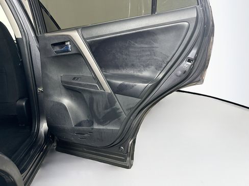 Used 2018 Toyota RAV4 XLE image 31