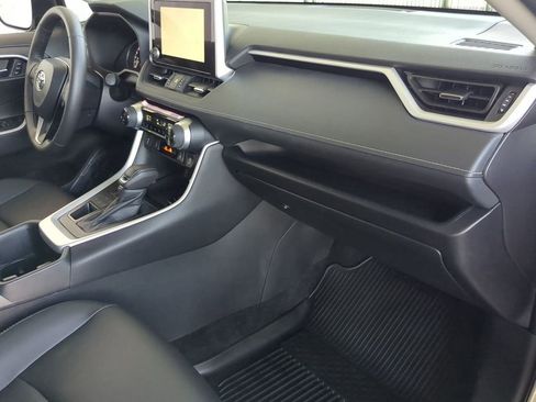 Used 2025 Toyota RAV4 XLE Premium image 20