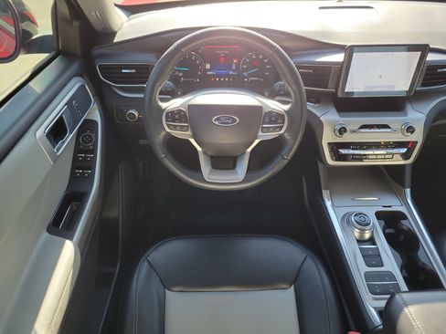 Used 2022 Ford Explorer XLT w/ Equipment Group 202A image 22