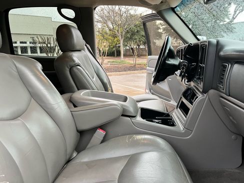 Used 2005 Chevrolet Avalanche Z66 w/ Preferred Equipment Group image 18