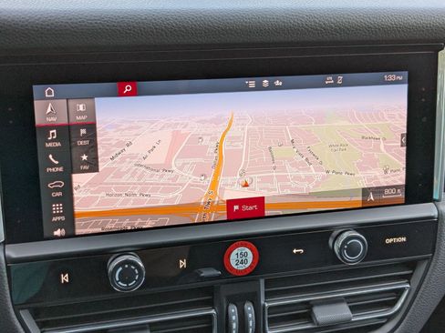 Used 2025 Porsche Macan image 17