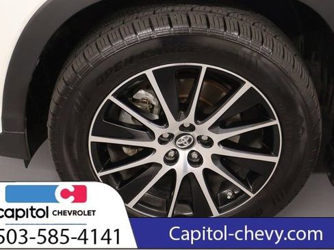Used 2018 Toyota Highlander SE image 9