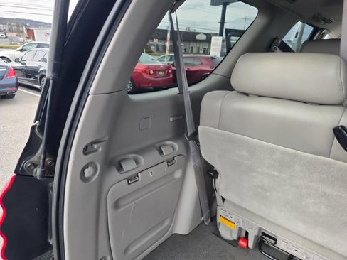 Used 2004 Toyota Sequoia Limited image 26