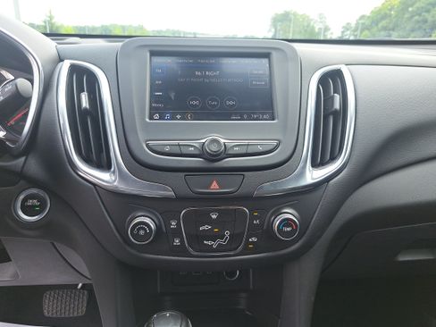 Used 2021 Chevrolet Equinox LT FWD image 22
