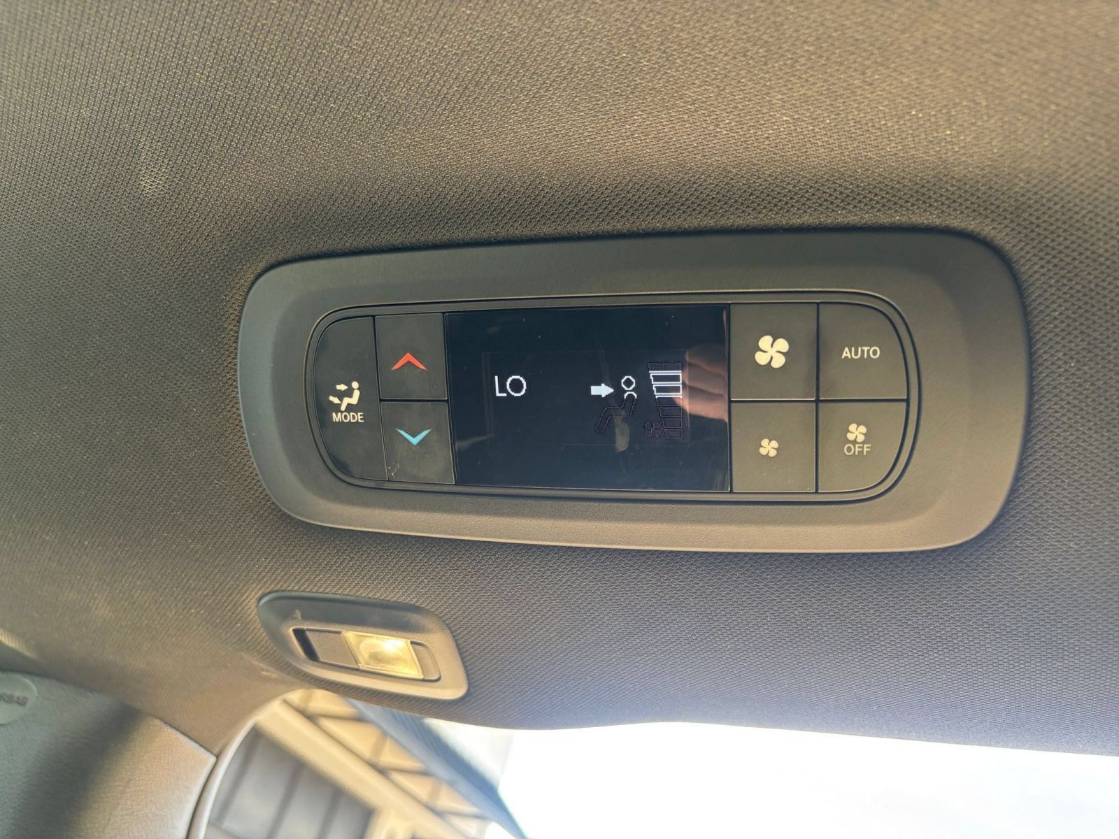 Used 2025 Chrysler Pacifica Limited FWD image 25