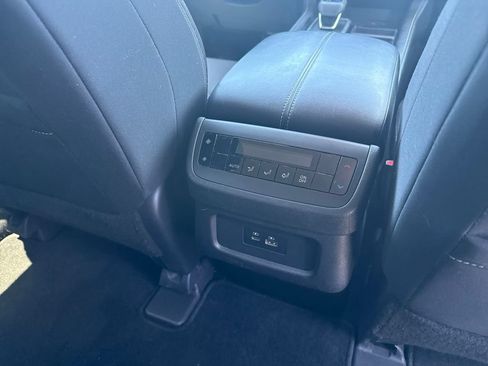 Used 2022 Nissan Pathfinder SV FWD image 10