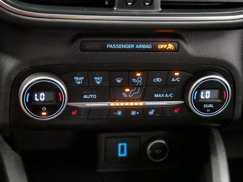 Used 2020 Ford Escape Titanium image 40