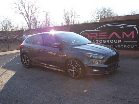Used 2016 Ford Focus ST w/ Equipment Group 401A image 5