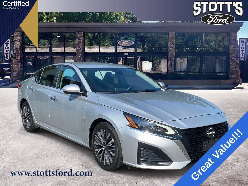 Used 2023 Nissan Altima 2.5 SV FWD image 1