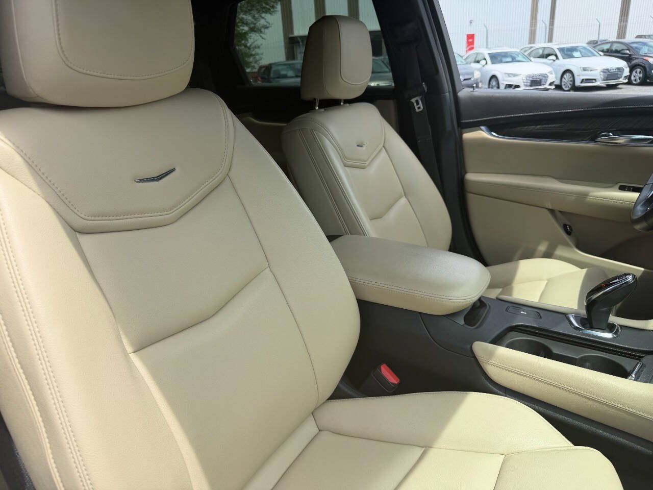 Used 2017 Cadillac XT5 FWD image 44