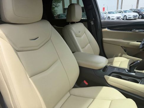Used 2017 Cadillac XT5 FWD image 44