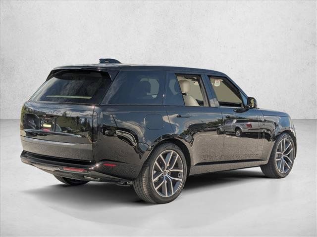 Used 2026 Land Rover Range Rover SE AWD/4WD image 2