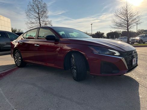 Used 2025 Nissan Altima 2.5 SV image 5