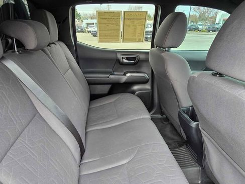 Used 2019 Toyota Tacoma TRD Off-Road image 15