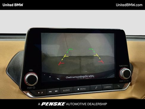 Used 2022 Nissan Sentra SV w/ SV Premium Package FWD image 9