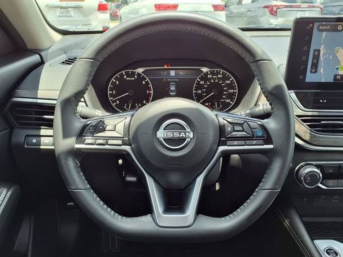 Used 2024 Nissan Altima 2.5 SV w/ SV Premium Package FWD image 32