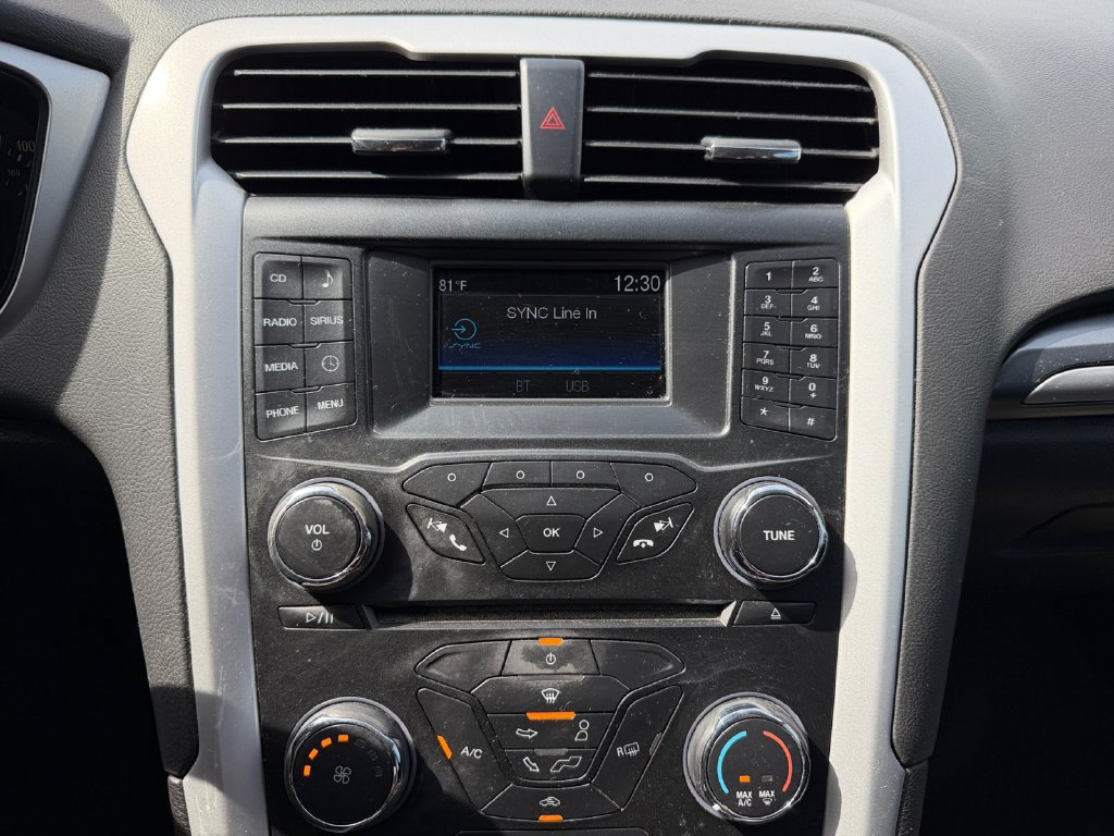 Used 2015 Ford Fusion SE FWD image 10