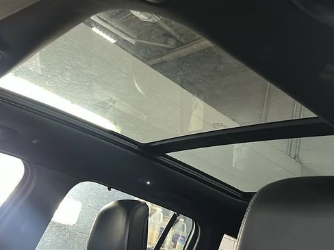 Used 2024 Jeep Grand Cherokee Limited w/ Luxury Tech Group II image 7