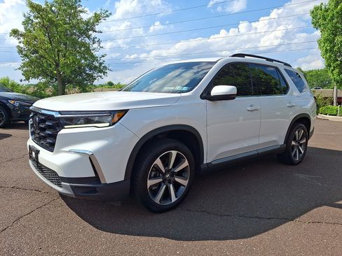 Used 2023 Honda Pilot Touring image 3