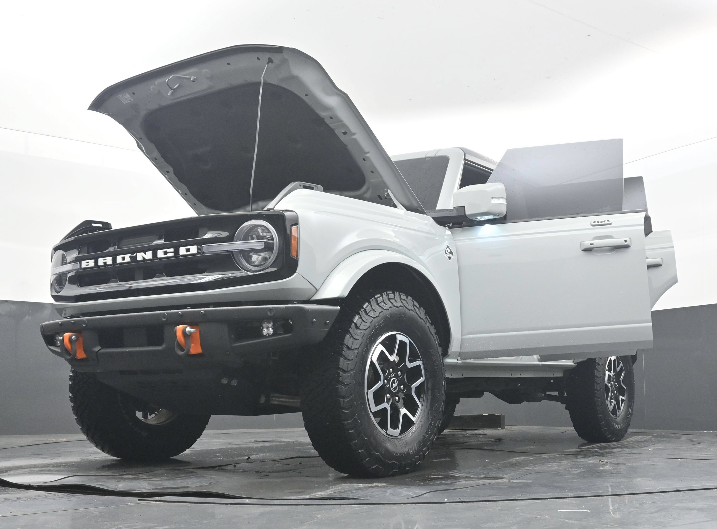 Used 2023 Ford Bronco Outer Banks AWD/4WD image 39