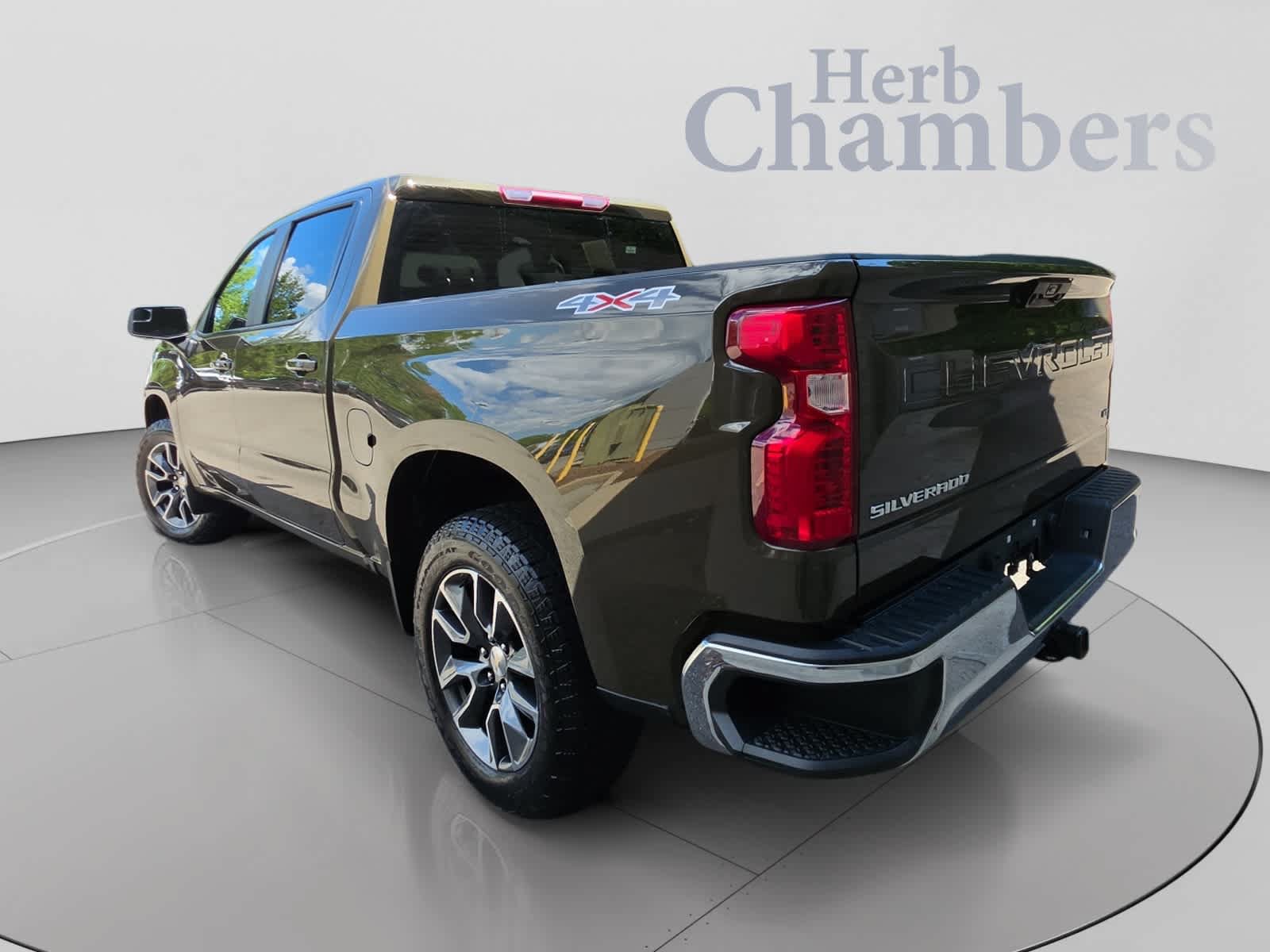 Used 2023 Chevrolet Silverado 1500 LT AWD/4WD image 3