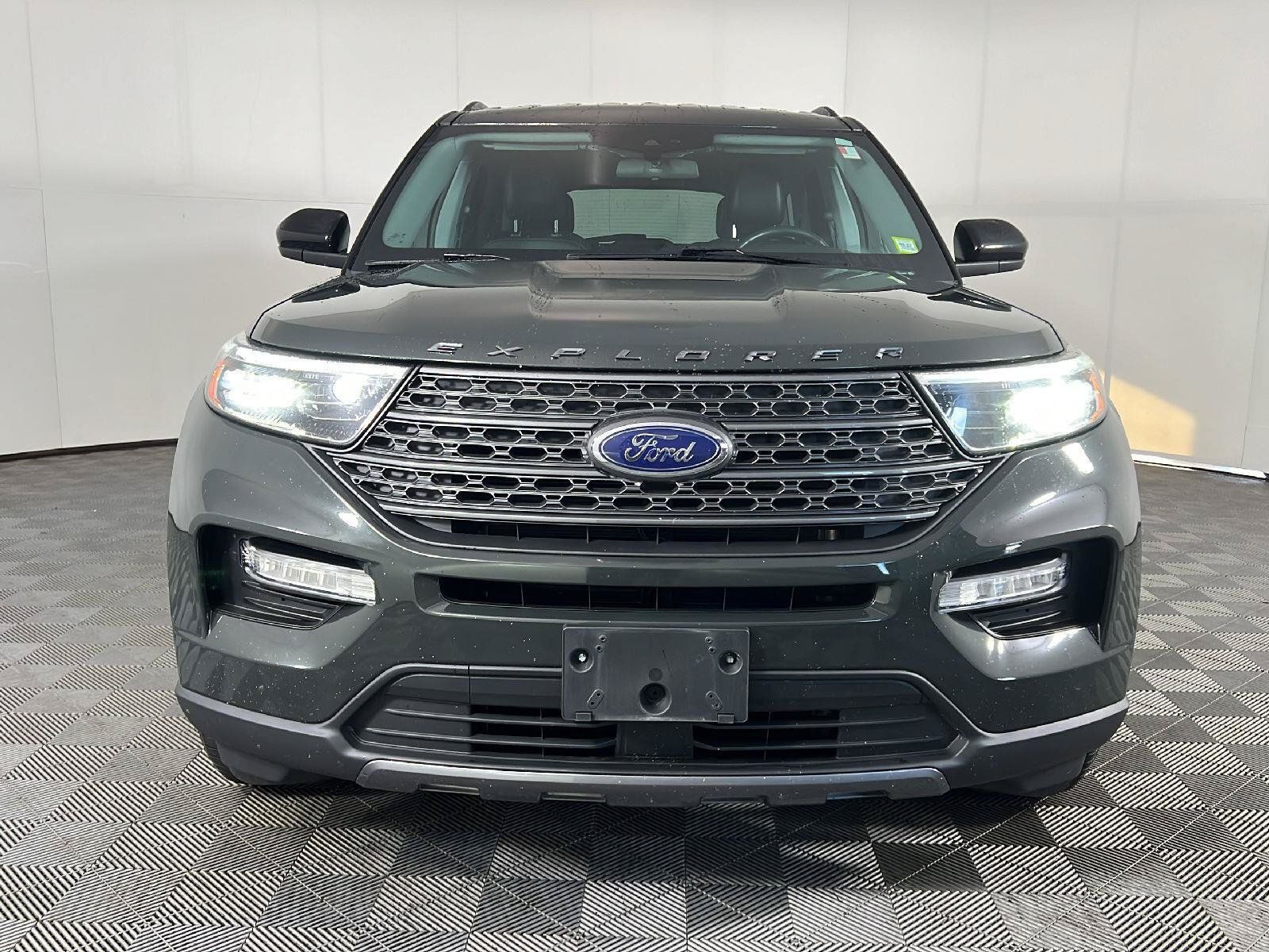 Used 2022 Ford Explorer XLT w/ Equipment Group 202A AWD/4WD image 13