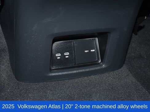 Used 2025 Volkswagen Atlas SE FWD image 29
