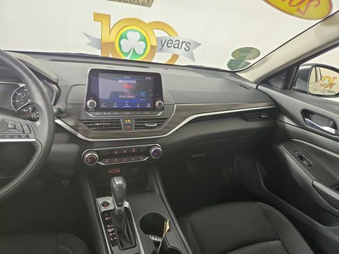 Used 2025 Nissan Altima 2.5 SV FWD image 23