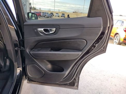 Used 2023 Volvo XC60 B5 Core image 30