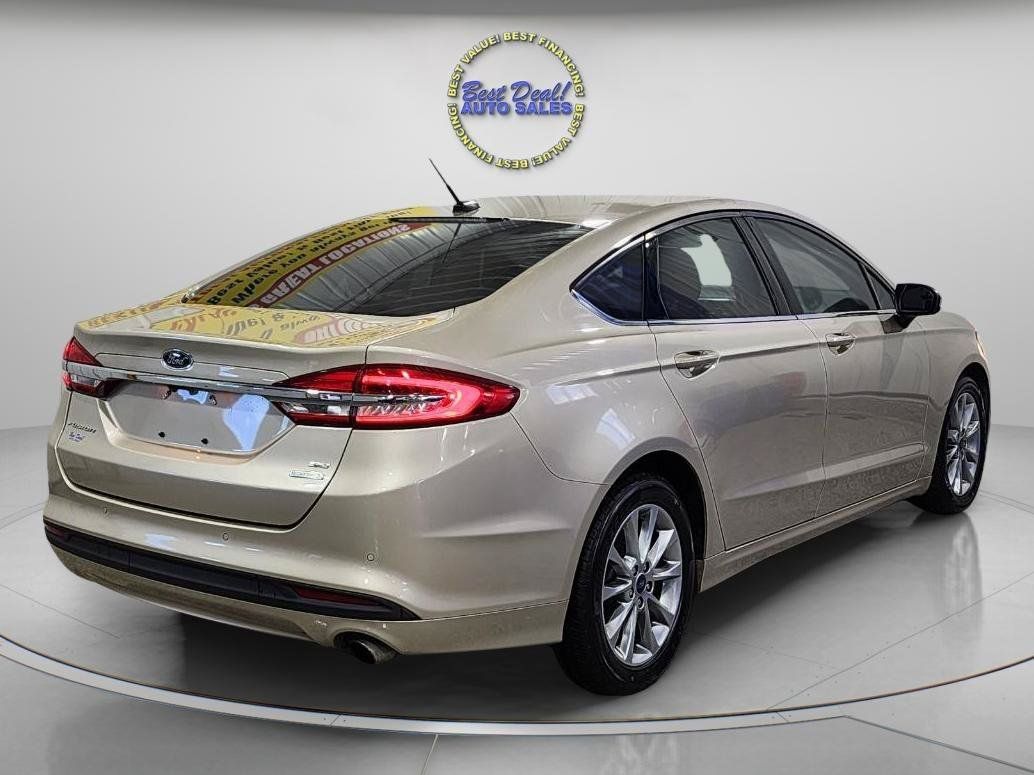 Used 2017 Ford Fusion SE w/ Fusion SE Technology Package FWD image 4
