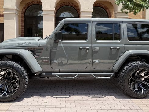 Used 2020 Jeep Wrangler Unlimited Sahara w/ Uconnect 4C Nav & Sound Group AWD/4WD image 4