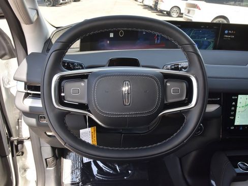 New 2025 Lincoln Navigator Reserve image 23