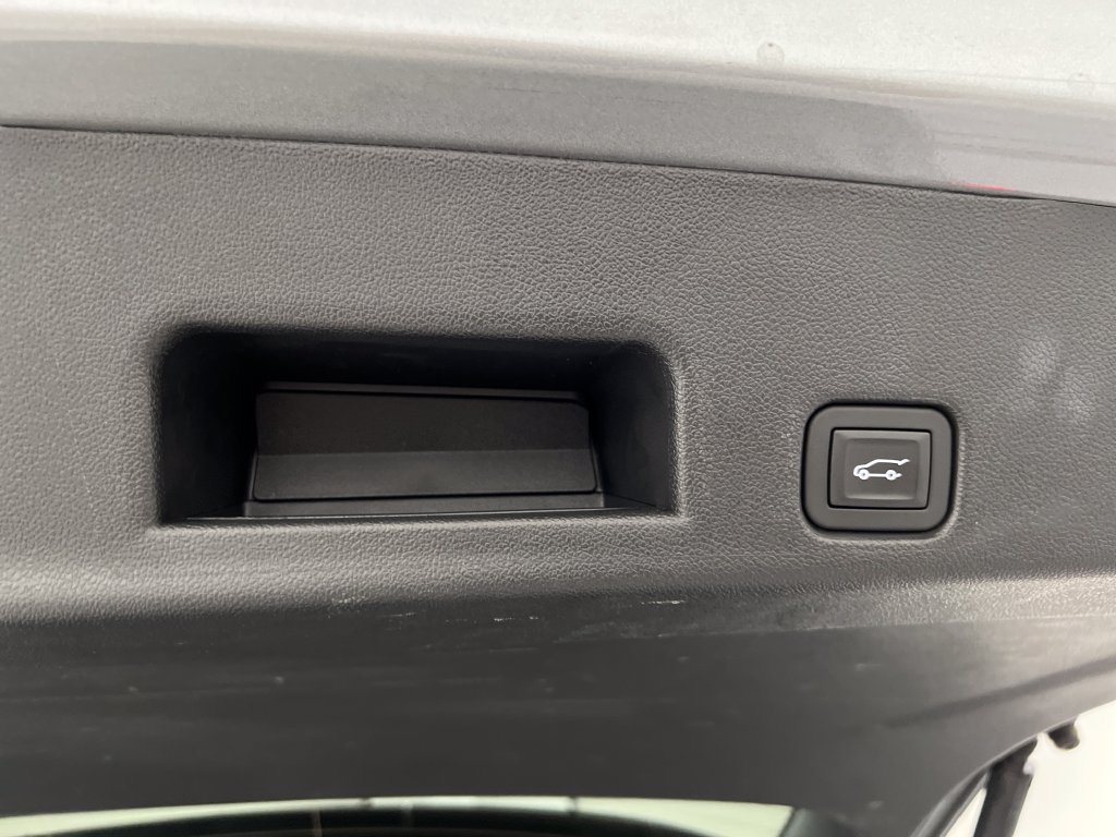 Used 2024 Chevrolet Traverse LT FWD image 48